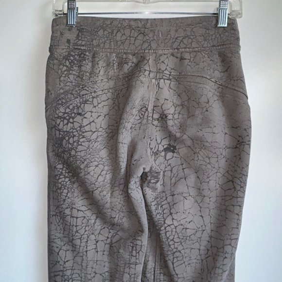 NEW Lululemon Warm Down Jogger Pants ~Thread Dye Rover Black ~Size 4 - Picture 8 of 10